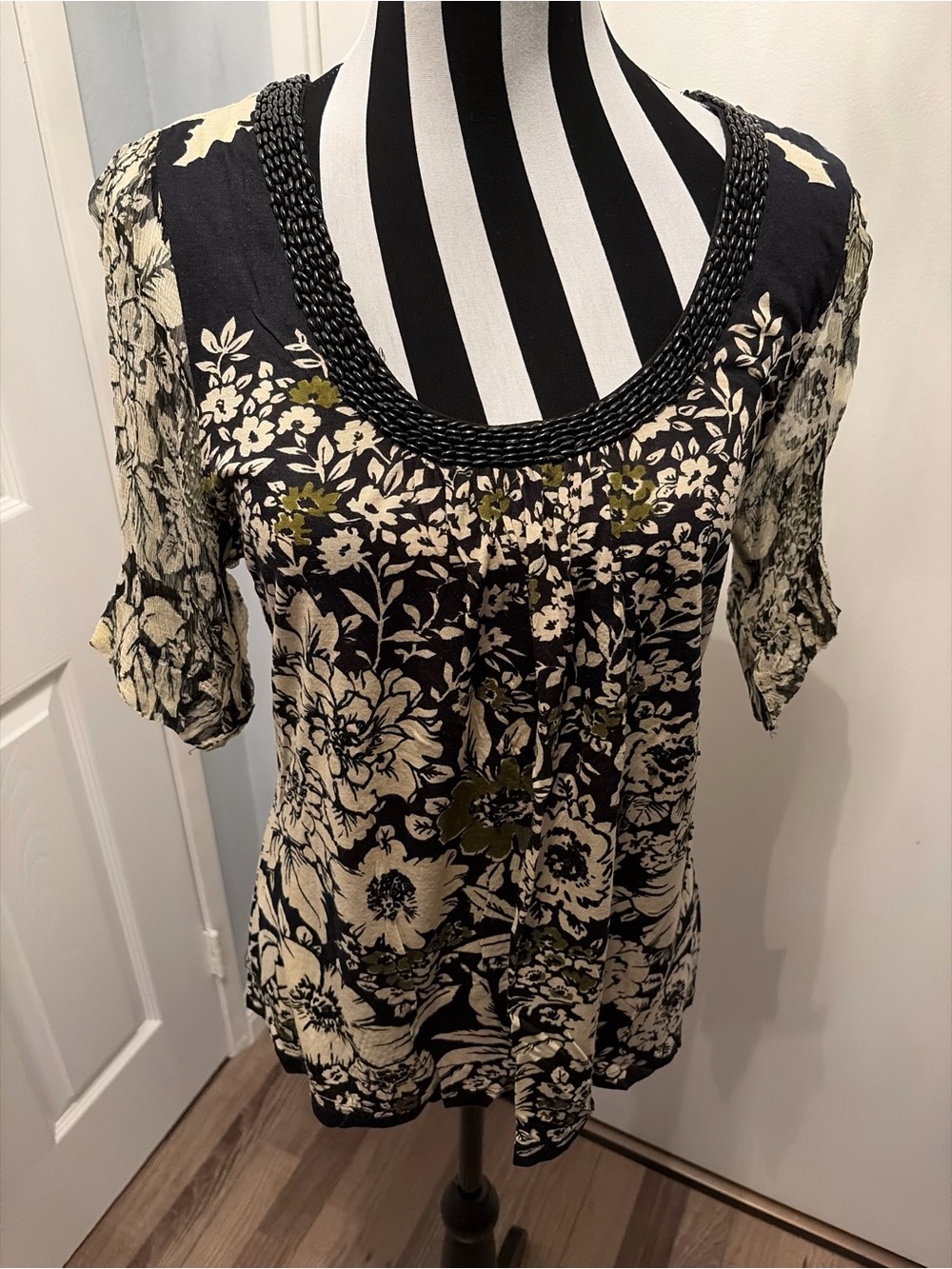 Alberto Makali Black and Cream Floral Scoop Neck Short Sleeve Top